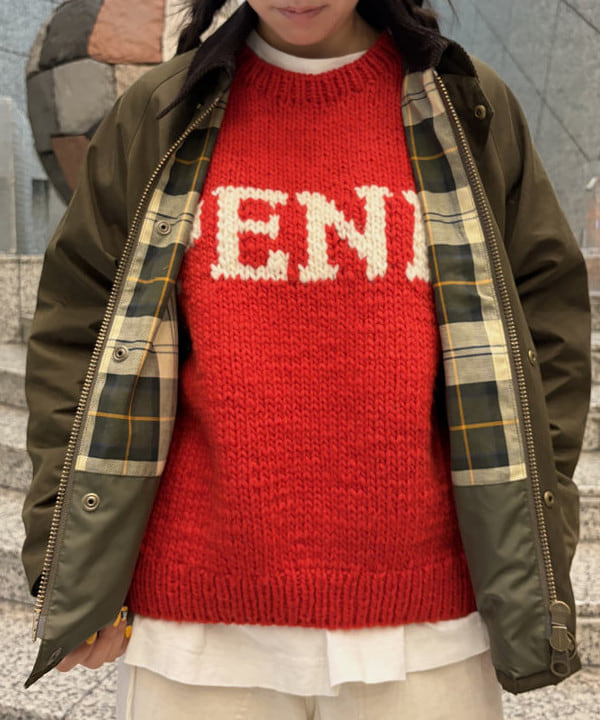 ばるたんさんの「BEAMS WOMEN｜【別注】THE BOOKSTORE / Hand Logo Sweater 25FW」を使ったコーディネート