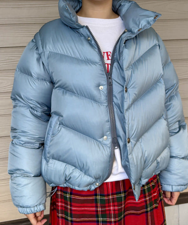 チナツさんの「BEAMS WOMEN｜【別注】SIERRA DESIGNS / 2WAY ショート ダウン 25FW」を使ったコーディネート