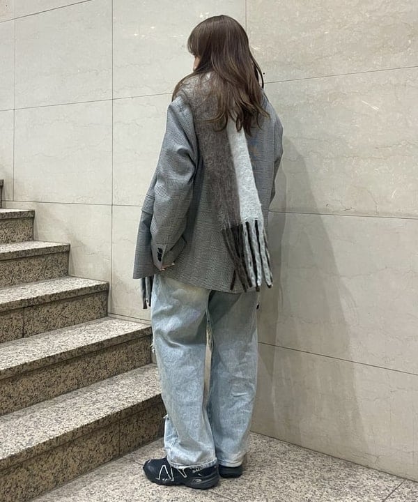 松本 佳菜子さんの「BEAMS WOMEN｜PUMA / マイクロ グリップ バッグ」を使ったコーディネート