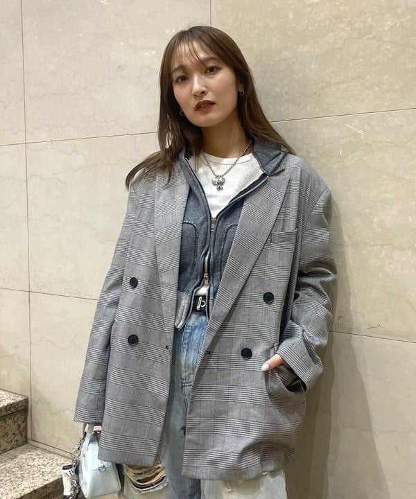 松本 佳菜子さんの「BEAMS WOMEN｜PUMA / マイクロ グリップ バッグ」を使ったコーディネート