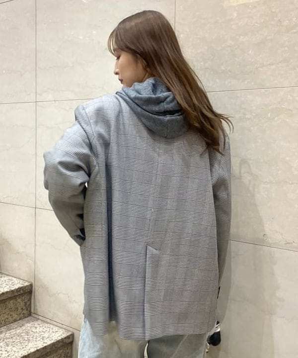 松本 佳菜子さんの「BEAMS WOMEN｜PUMA / マイクロ グリップ バッグ」を使ったコーディネート