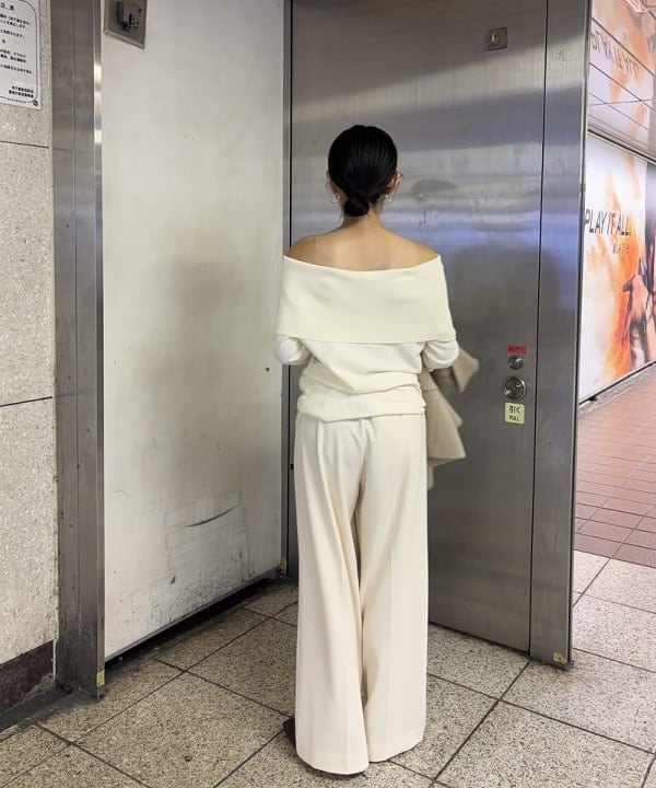 野村 美紅さんの「BEAMS WOMEN｜レーヨン ポリエステル オフショルダー プルオーバー ニット」を使ったコーディネート