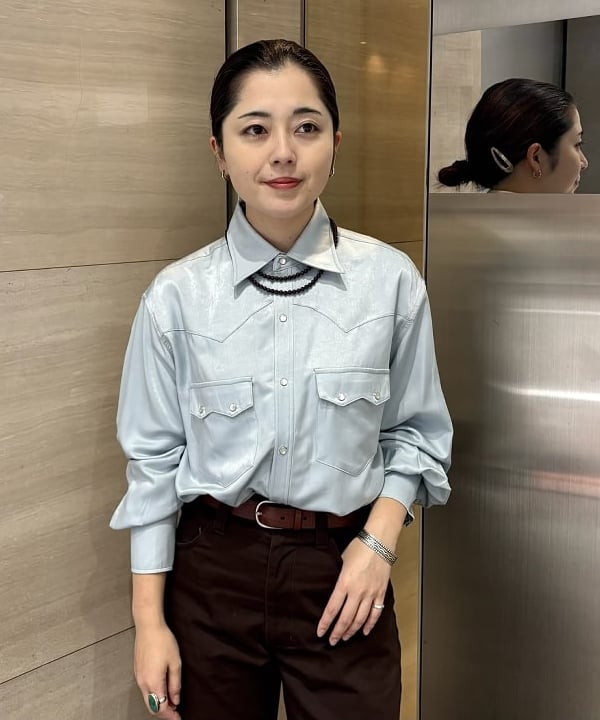 吉野 多恵さんの「BEAMS WOMEN｜サテン ウエスタン シャツ」を使ったコーディネート