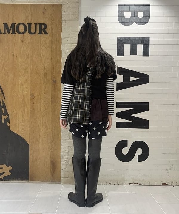 江口 息吹さんの「BEAMS WOMEN｜チェック ショッパー L」を使ったコーディネート