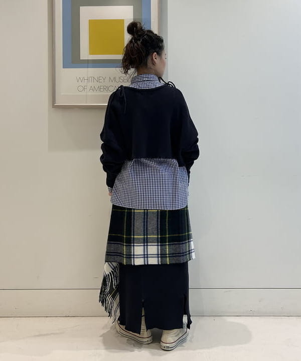 清水 彩乃さんの「BEAMS WOMEN｜HIGHLAND TWEEDS / チェック ストール 大」を使ったコーディネート