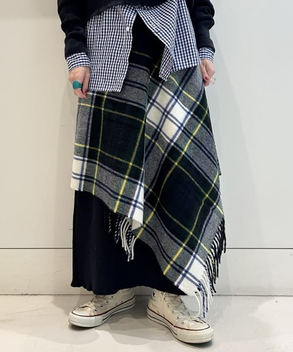 清水 彩乃さんの「BEAMS WOMEN｜HIGHLAND TWEEDS / チェック ストール 大」を使ったコーディネート