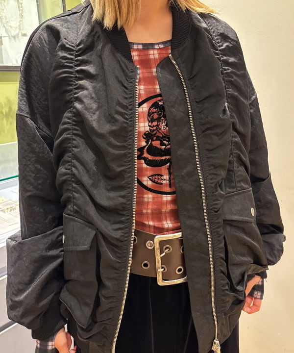 山本 里南さんの「BEAMS WOMEN｜シャーリング MA-1 ブルゾン」を使ったコーディネート