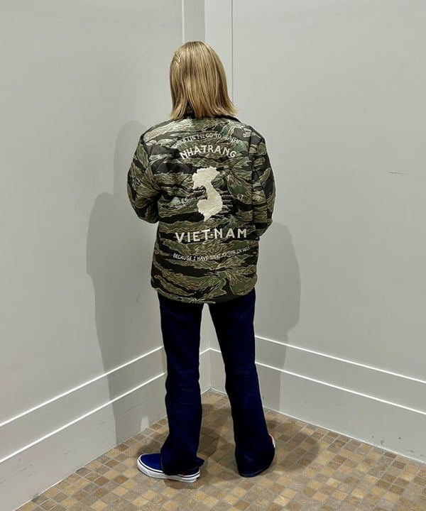 小原 もこさんの「BEAMS WOMEN｜ニュースペーパーバッグ ミニ」を使ったコーディネート