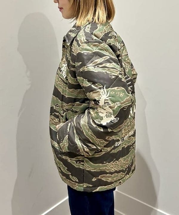 小原 もこさんの「BEAMS WOMEN｜ニュースペーパーバッグ ミニ」を使ったコーディネート