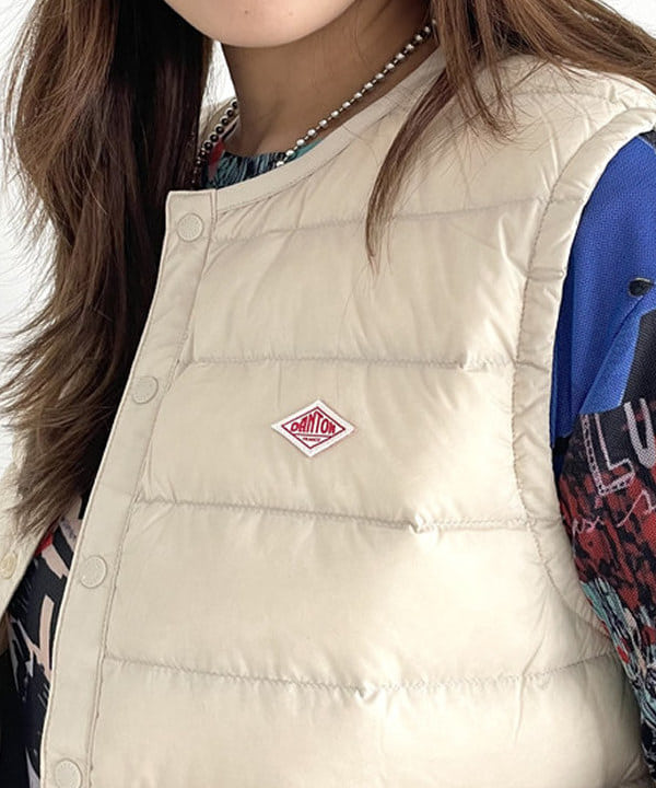 松本 佳菜子さんの「BEAMS WOMEN｜DANTON / CREWNECK INNER DOWN VEST」を使ったコーディネート
