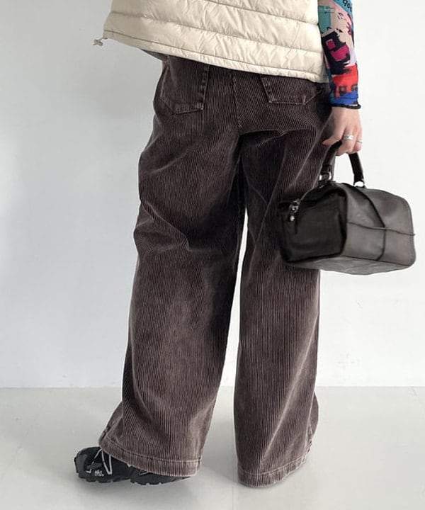 松本 佳菜子さんの「BEAMS WOMEN｜DANTON / CREWNECK INNER DOWN VEST」を使ったコーディネート