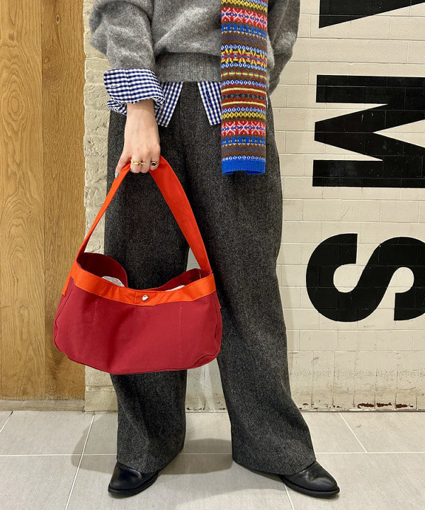 ナツハさんの「BEAMS WOMEN｜【別注】ROBERT MACKIE / フェアアイル マフラー」を使ったコーディネート