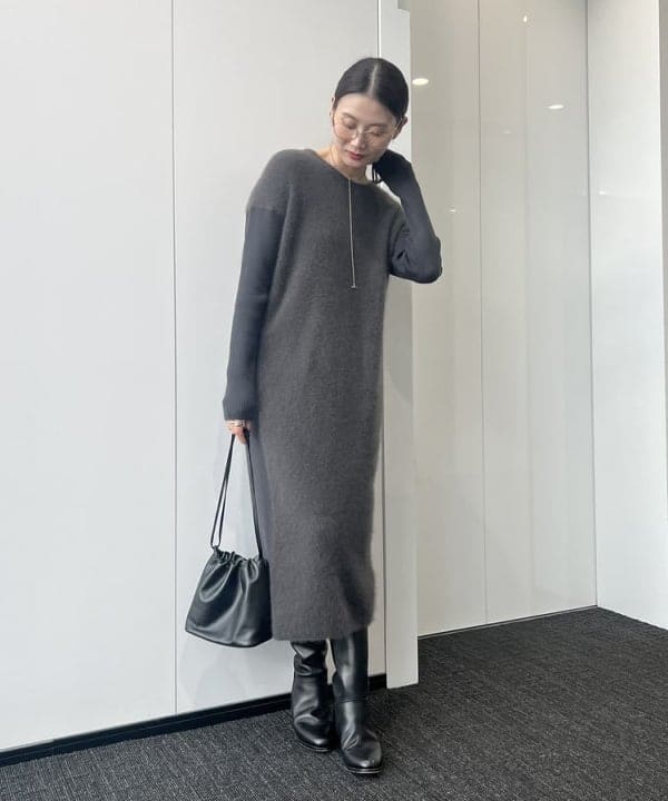 隈元 楓さんの「BEAMS WOMEN｜フラッフィ クルーネック ニット ワンピース」を使ったコーディネート