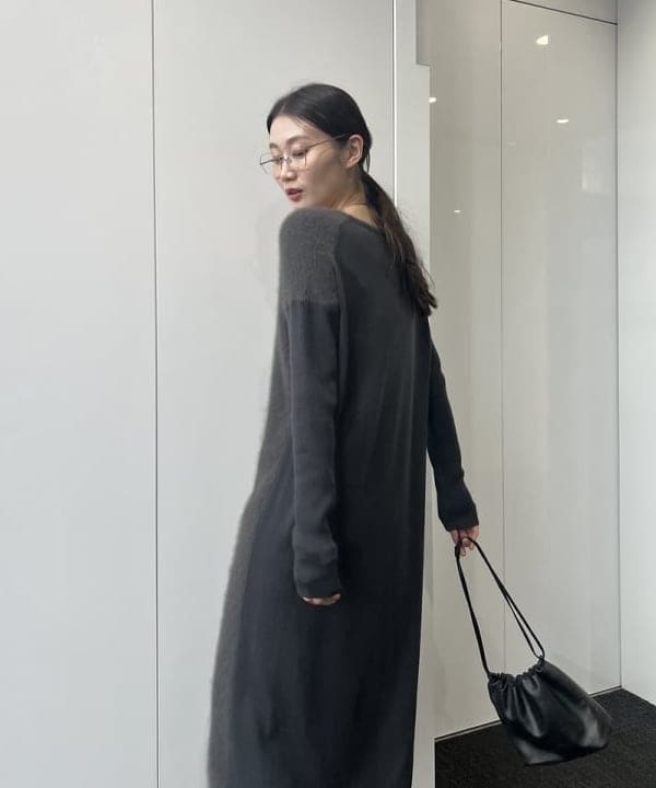 隈元 楓さんの「BEAMS WOMEN｜フラッフィ クルーネック ニット ワンピース」を使ったコーディネート
