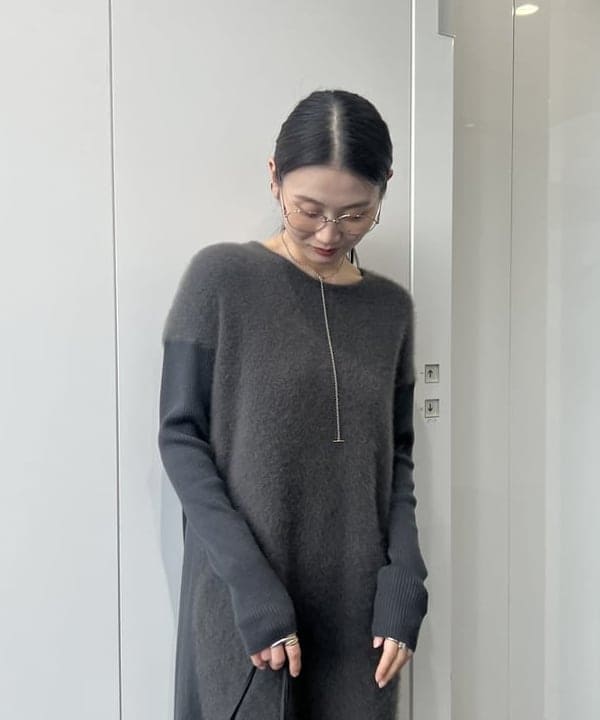 隈元 楓さんの「BEAMS WOMEN｜フラッフィ クルーネック ニット ワンピース」を使ったコーディネート