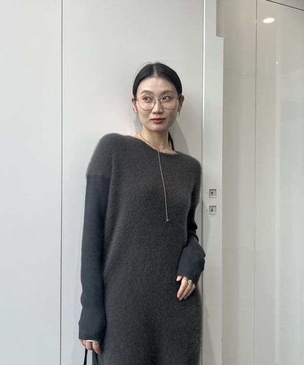 隈元 楓さんの「BEAMS WOMEN｜フラッフィ クルーネック ニット ワンピース」を使ったコーディネート
