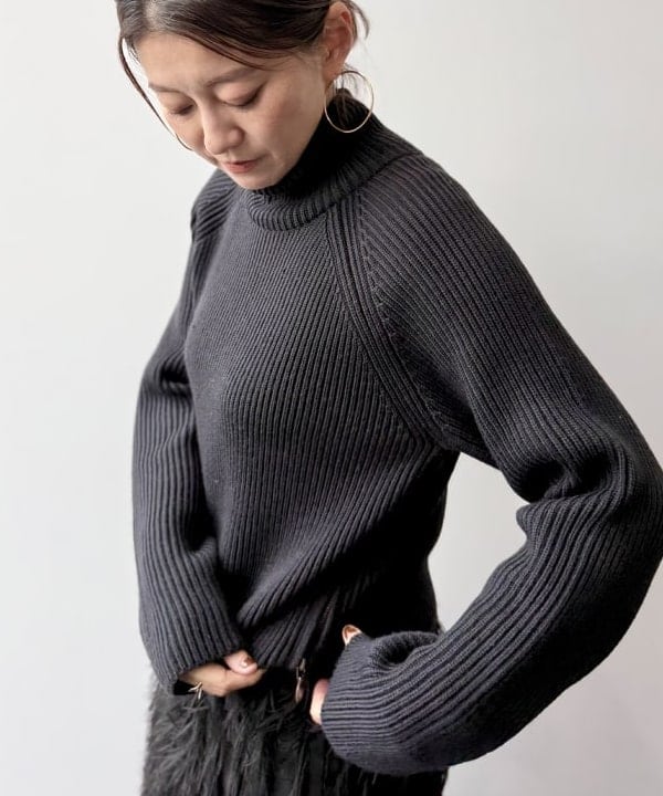 桑原 ふみさんの「BEAMS WOMEN｜サイドジップ リブ プルオーバー ニット .M」を使ったコーディネート