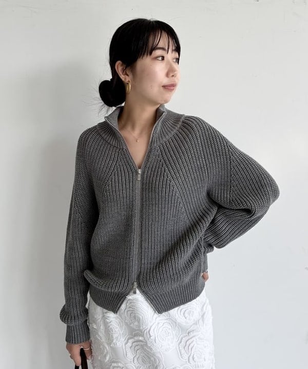 中丸　栞さんの「BEAMS WOMEN｜BATONER / ドライバーズ ニット」を使ったコーディネート