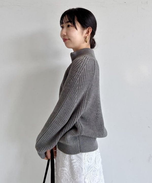 中丸　栞さんの「BEAMS WOMEN｜BATONER / ドライバーズ ニット」を使ったコーディネート