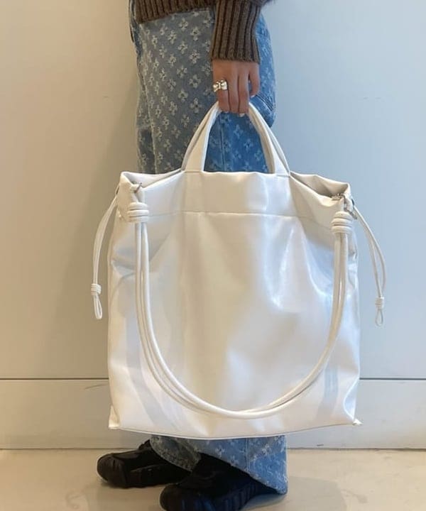 松本 佳菜子さんの「BEAMS WOMEN｜【別注】BOUSSOLE / ボーダージップ ニット カーディガン」を使ったコーディネート