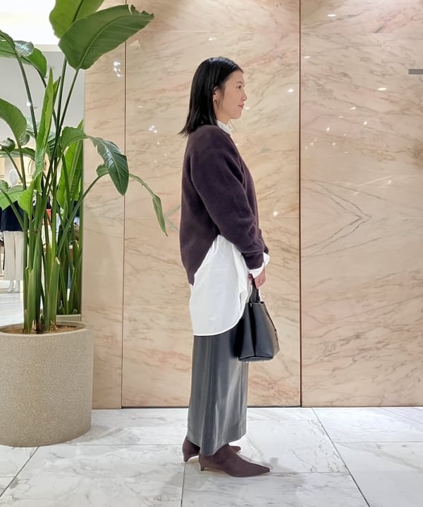 小笠原 楓さんの「BEAMS WOMEN｜【別注】BATONER / カシミヤフォックス クルーネック ニット」を使ったコーディネート