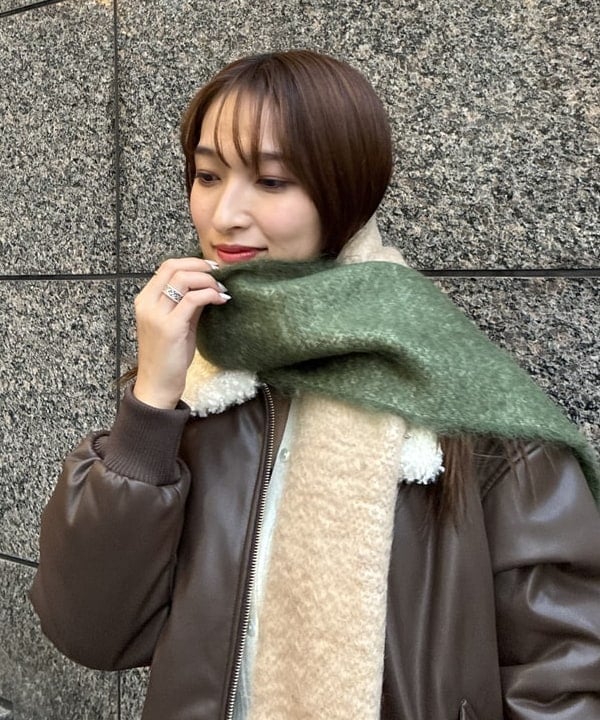 松本 佳菜子さんの「BEAMS WOMEN｜チェック フラワー プリント タイト スカート」を使ったコーディネート