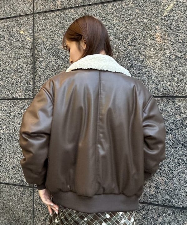 松本 佳菜子さんの「BEAMS WOMEN｜チェック フラワー プリント タイト スカート」を使ったコーディネート