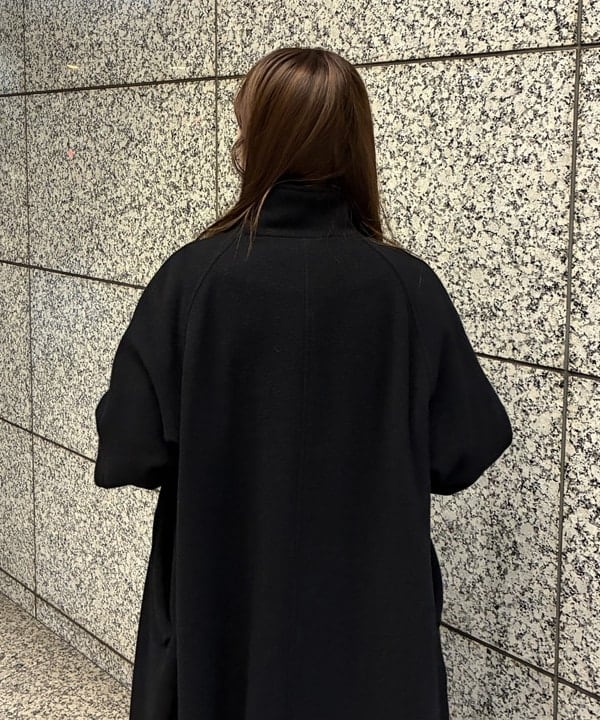 松本 佳菜子さんの「BEAMS WOMEN｜スタンドカラー ダブル コート」を使ったコーディネート