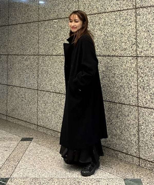 松本 佳菜子さんの「BEAMS WOMEN｜スタンドカラー ダブル コート」を使ったコーディネート