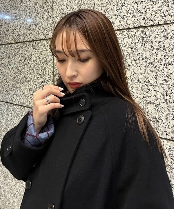 松本 佳菜子さんの「BEAMS WOMEN｜スタンドカラー ダブル コート」を使ったコーディネート