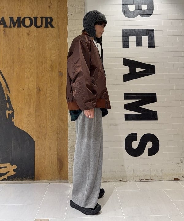 マツミヤさんの「BEAMS WOMEN｜ベロア ワイド スウェット パンツ」を使ったコーディネート