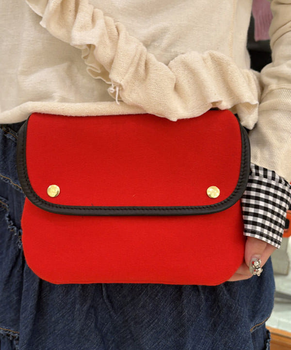 大石彩可さんの「BEAMS WOMEN｜100/2 ギンガムチェック ボタンダウン シャツ」を使ったコーディネート