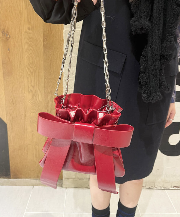 江口 息吹さんの「BEAMS WOMEN｜フリル フード マフラー」を使ったコーディネート