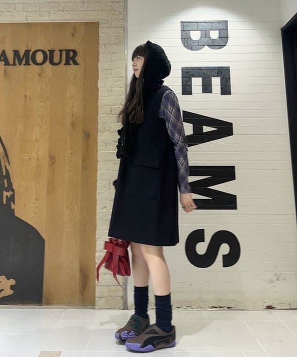 江口 息吹さんの「BEAMS WOMEN｜フリル フード マフラー」を使ったコーディネート