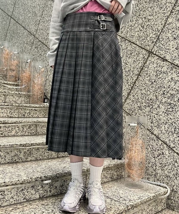 加歩さんの「BEAMS WOMEN｜【別注】Marmot / ショート ダウンジャケット」を使ったコーディネート