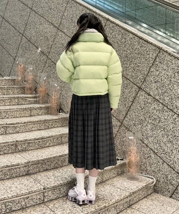 加歩さんの「BEAMS WOMEN｜【別注】Marmot / ショート ダウンジャケット」を使ったコーディネート