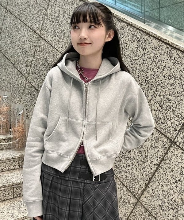 加歩さんの「BEAMS WOMEN｜【別注】Marmot / ショート ダウンジャケット」を使ったコーディネート