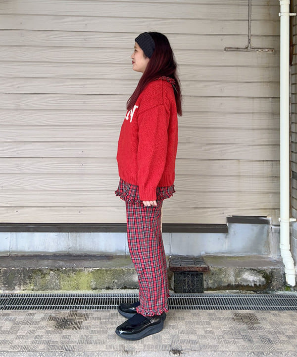 Kyooka Sayakaさんの「BEAMS WOMEN｜【別注】THE BOOKSTORE / Hand Logo Sweater 25FW」を使ったコーディネート
