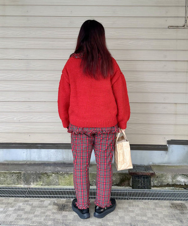 Kyooka Sayakaさんの「BEAMS WOMEN｜【別注】THE BOOKSTORE / Hand Logo Sweater 25FW」を使ったコーディネート