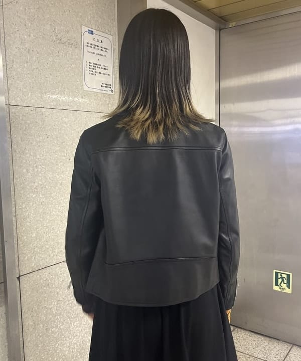 中平 あみさんの「BEAMS WOMEN｜【別注】YanYan / June collared cardigan」を使ったコーディネート