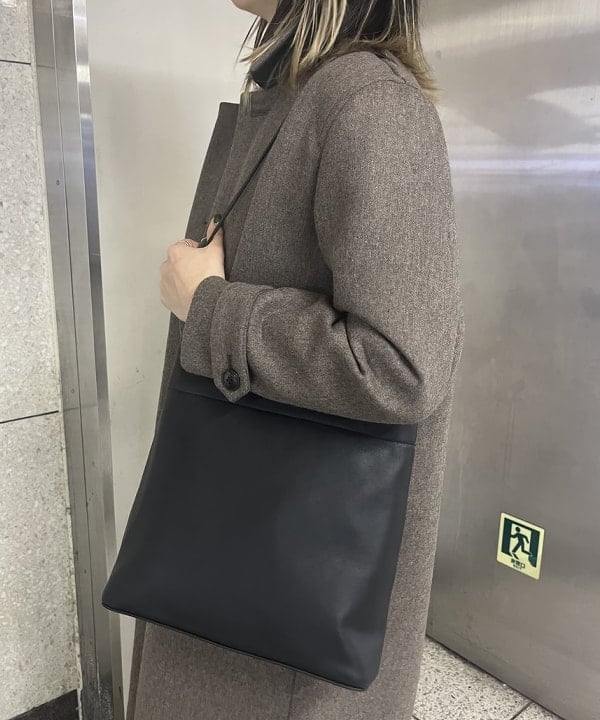 中平 あみさんの「BEAMS WOMEN｜AK+1 / ボンディング コート」を使ったコーディネート