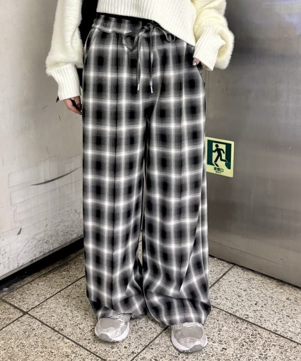 ヒカリさんの「BEAMS WOMEN｜フェザー シャギー スキッパー ニット」を使ったコーディネート