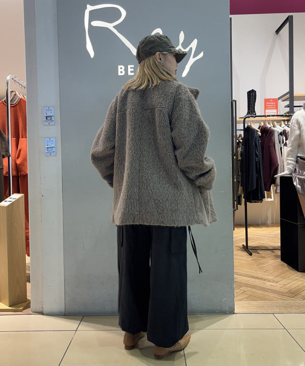 山本 里南さんの「BEAMS WOMEN｜シャギースタンド カラー ハーフ コート」を使ったコーディネート