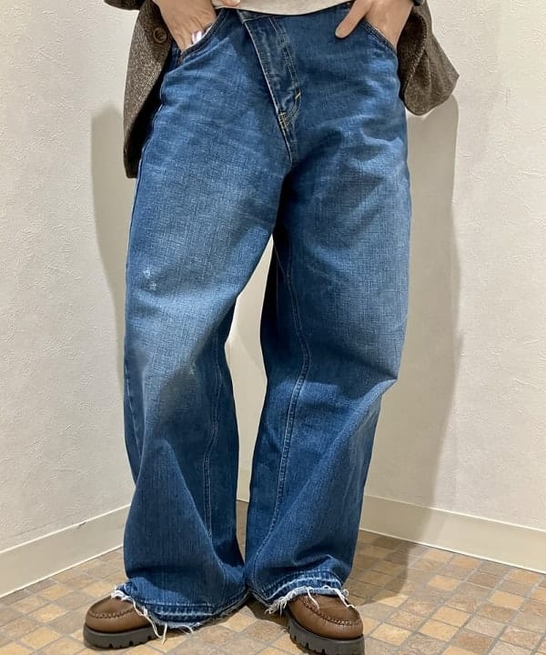 小原 もこさんの「BEAMS WOMEN｜【別注】Lee &times; maturely / デニム アシメ パンツ」を使ったコーディネート