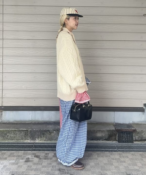MATSUMOTO AMIさんの「BEAMS WOMEN｜3ゲージ 2トーン アラン カーディガン」を使ったコーディネート