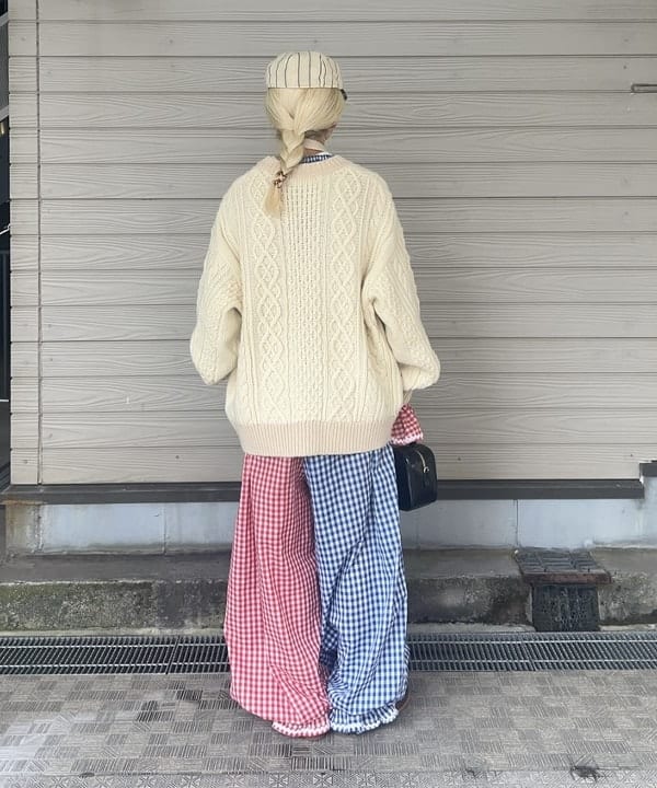 MATSUMOTO AMIさんの「BEAMS WOMEN｜3ゲージ 2トーン アラン カーディガン」を使ったコーディネート