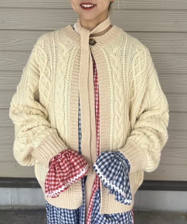 MATSUMOTO AMIさんの「BEAMS WOMEN｜3ゲージ 2トーン アラン カーディガン」を使ったコーディネート