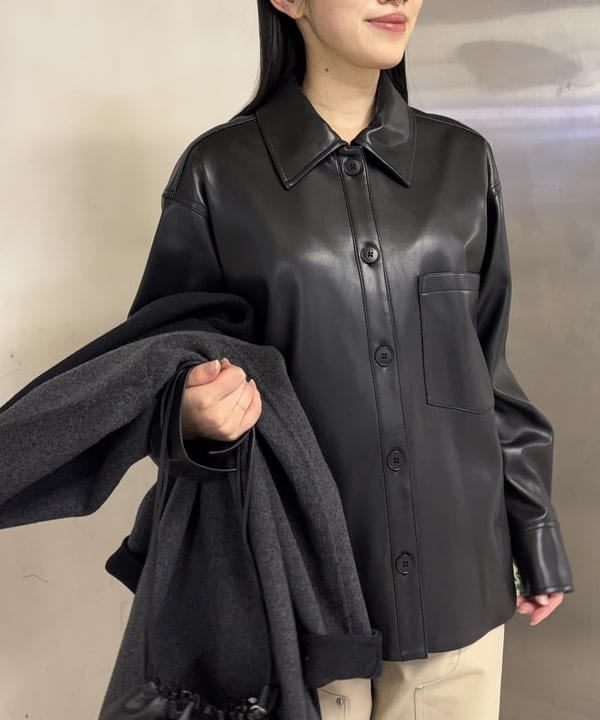 野村 美紅さんの「BEAMS WOMEN｜リバー Vネック ロングコート」を使ったコーディネート