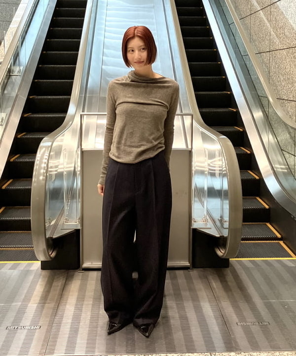 NATSUKIさんの「BEAMS WOMEN｜AK+1 / 片畦 アシメトリーネック プルオーバー」を使ったコーディネート