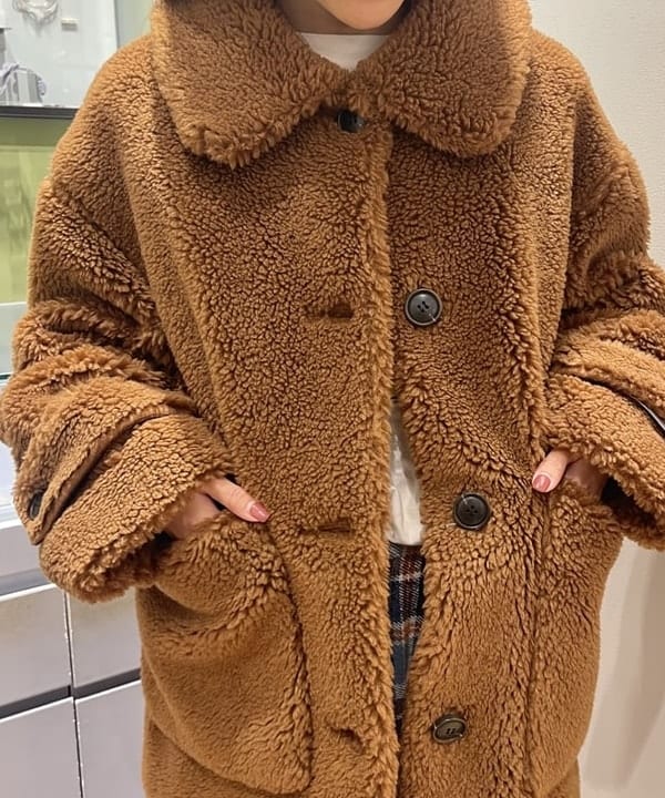 大木さんの「BEAMS WOMEN｜ボア ビッグ ポケット ハーフ コート」を使ったコーディネート